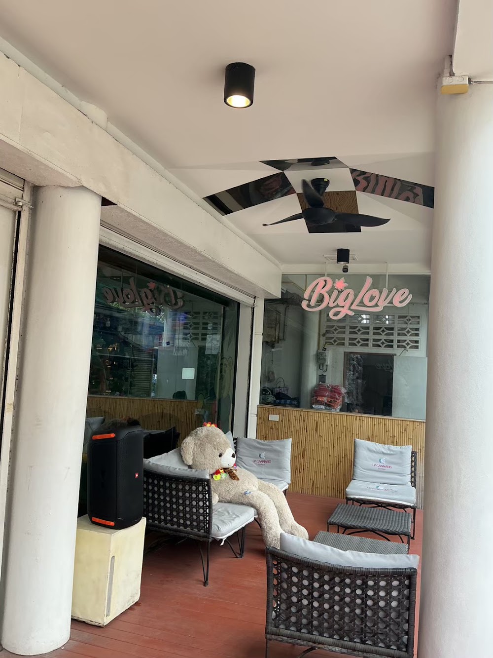Big Love – Weed & Cannabis Bar - photo 3