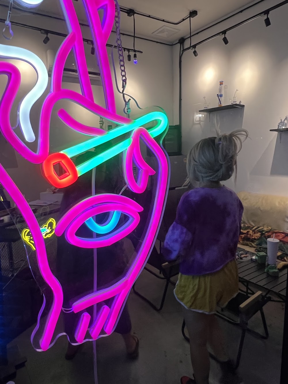 AVENUE Cannabis Store - photo 3