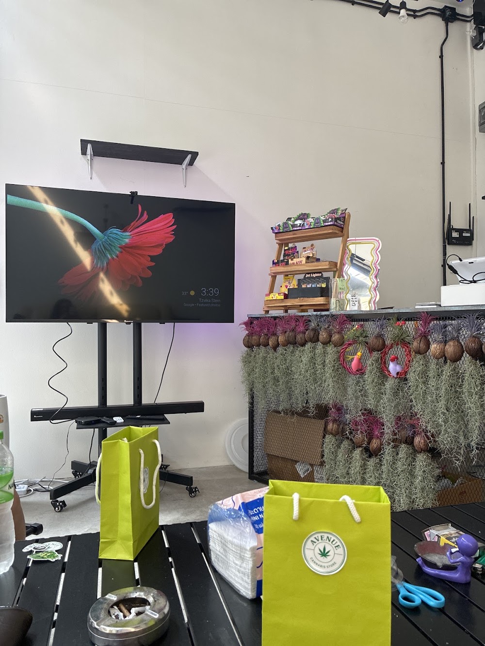 AVENUE Cannabis Store - photo 4