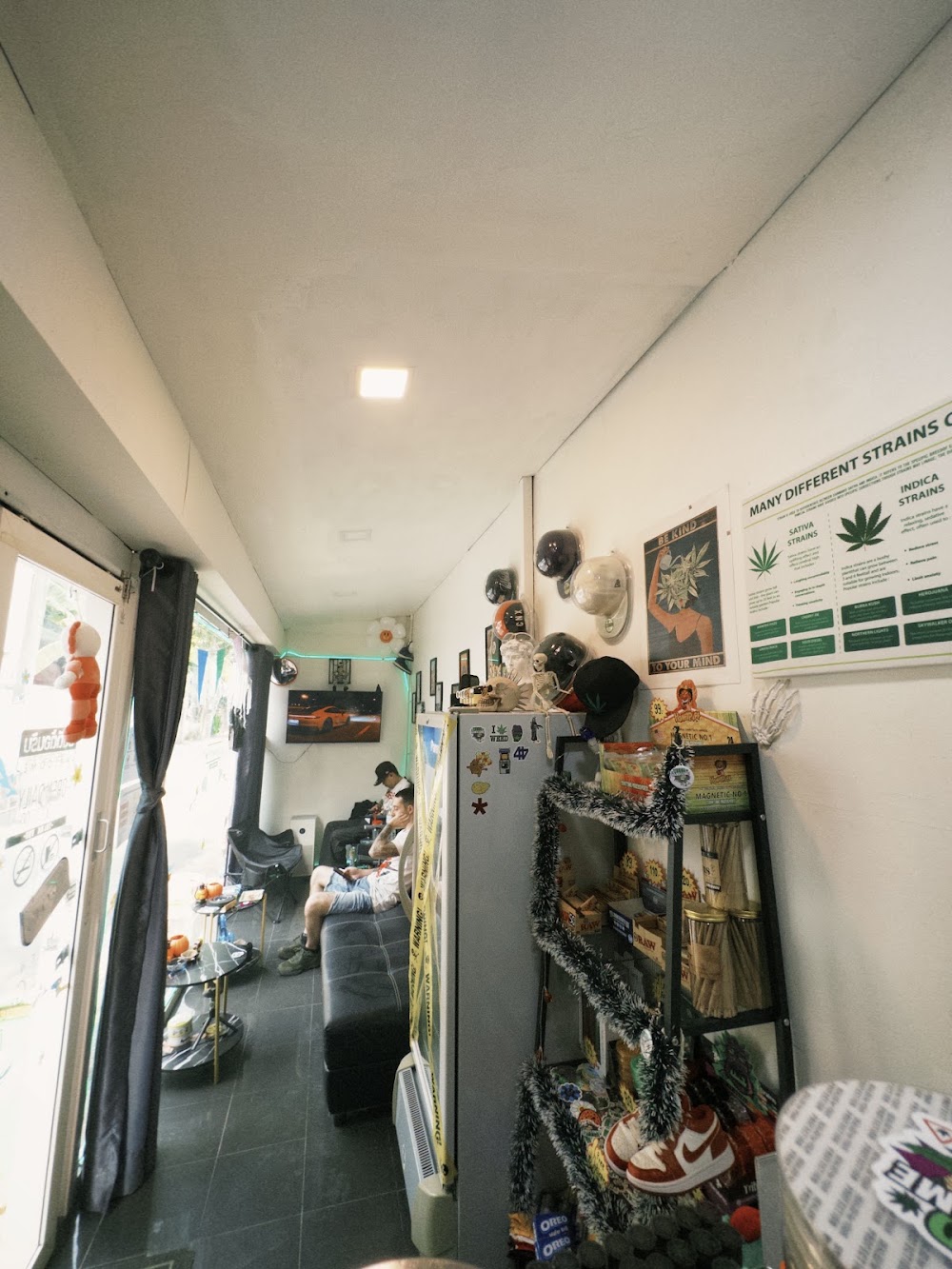 WEED HANDSOME - CANNABIS DISPENSARY 大麻 Marijuanas & SMOKING AREA [ WEED SHOP ] - photo 3