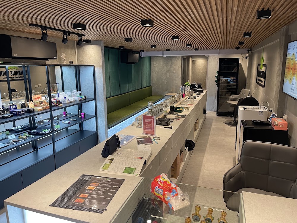 CANNABIS TWINS Dispensary and Lounge - Silom - photo 3