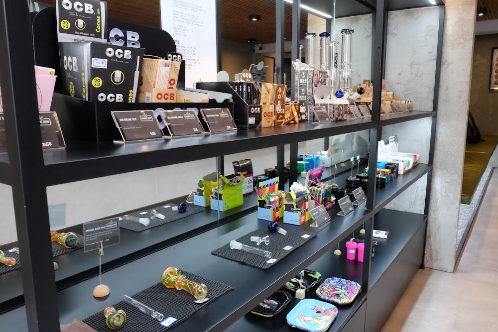 CANNABIS TWINS Dispensary and Lounge - Silom - photo 5