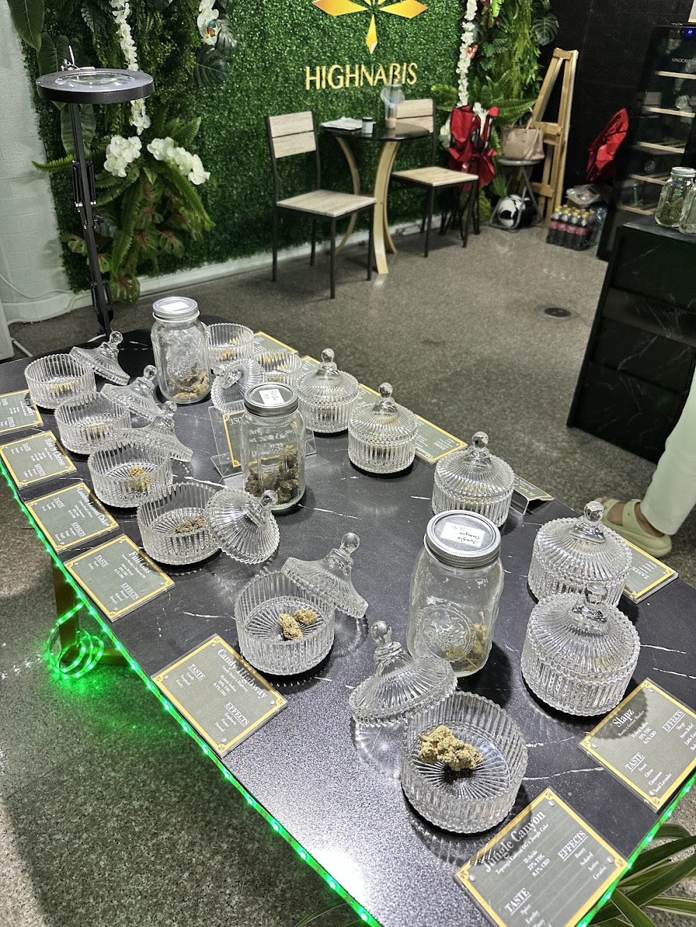 Cannabis shop - photo 3