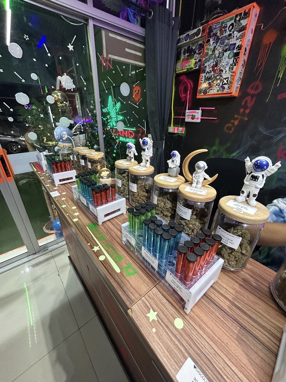 Weed Planet 77 (open 24/7) - photo 2
