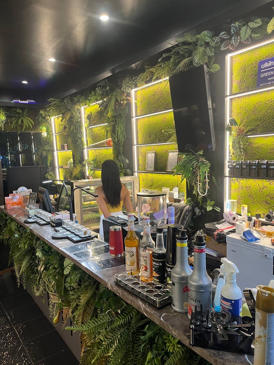 Baboon – Cannabis Dispensary & Lounge - photo 3