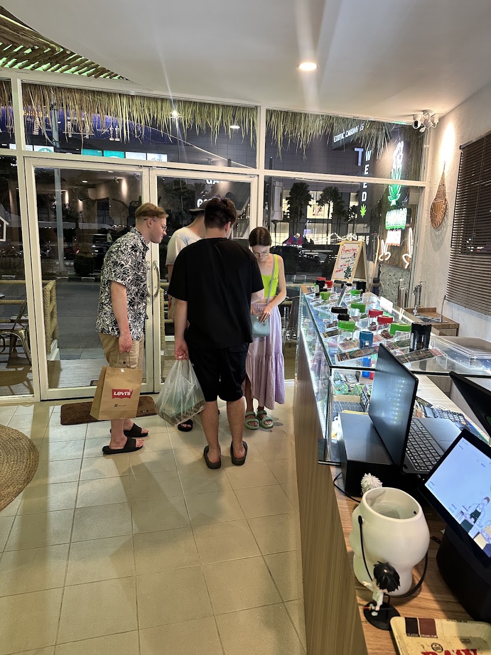 Cannabis House Pattaya by Slapz - photo 5