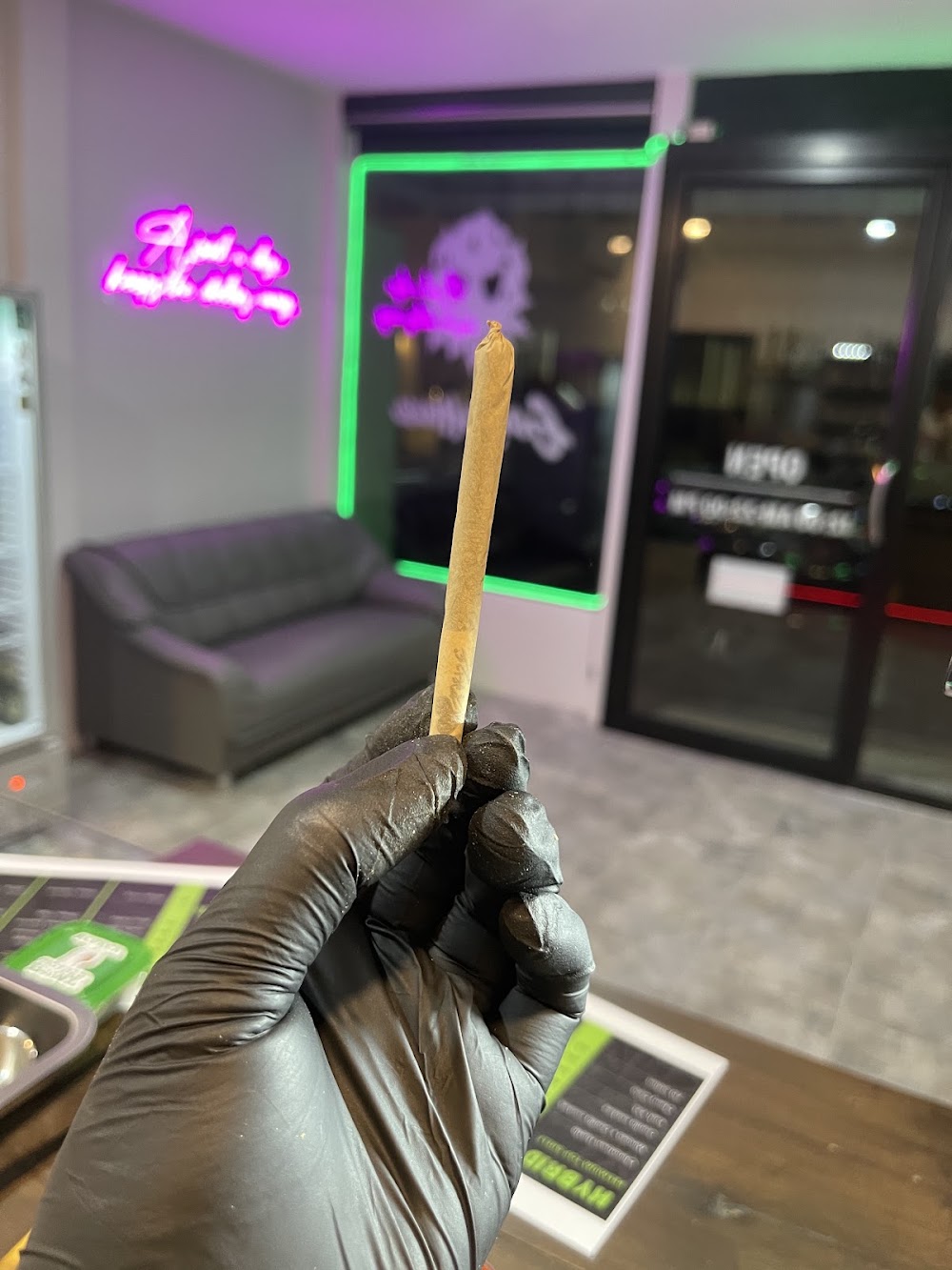 Ganja House Cafe | Cannabis Dispensary Patong Phuket | 大麻之家 | Best Weed Shop - photo 4