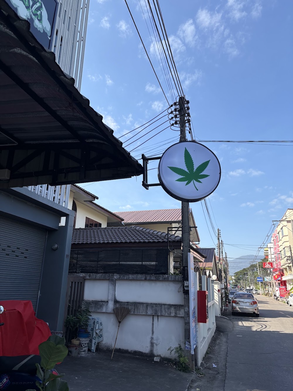Weed Em Boyz Cannabis Dispensary 大麻 Marijuanas - photo 1